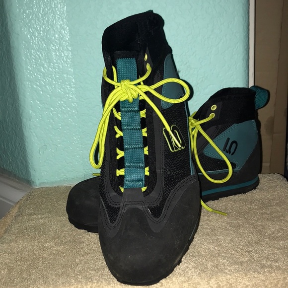 five ten water tennie